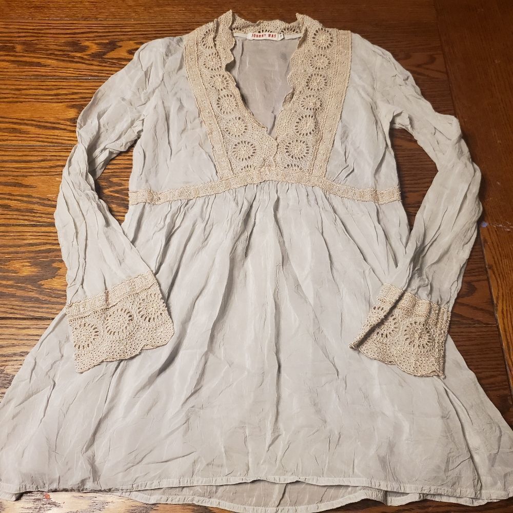 Johnny Was light grey v neck rayon blouse  size Sm